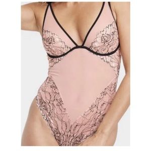 Auden one piece sz M